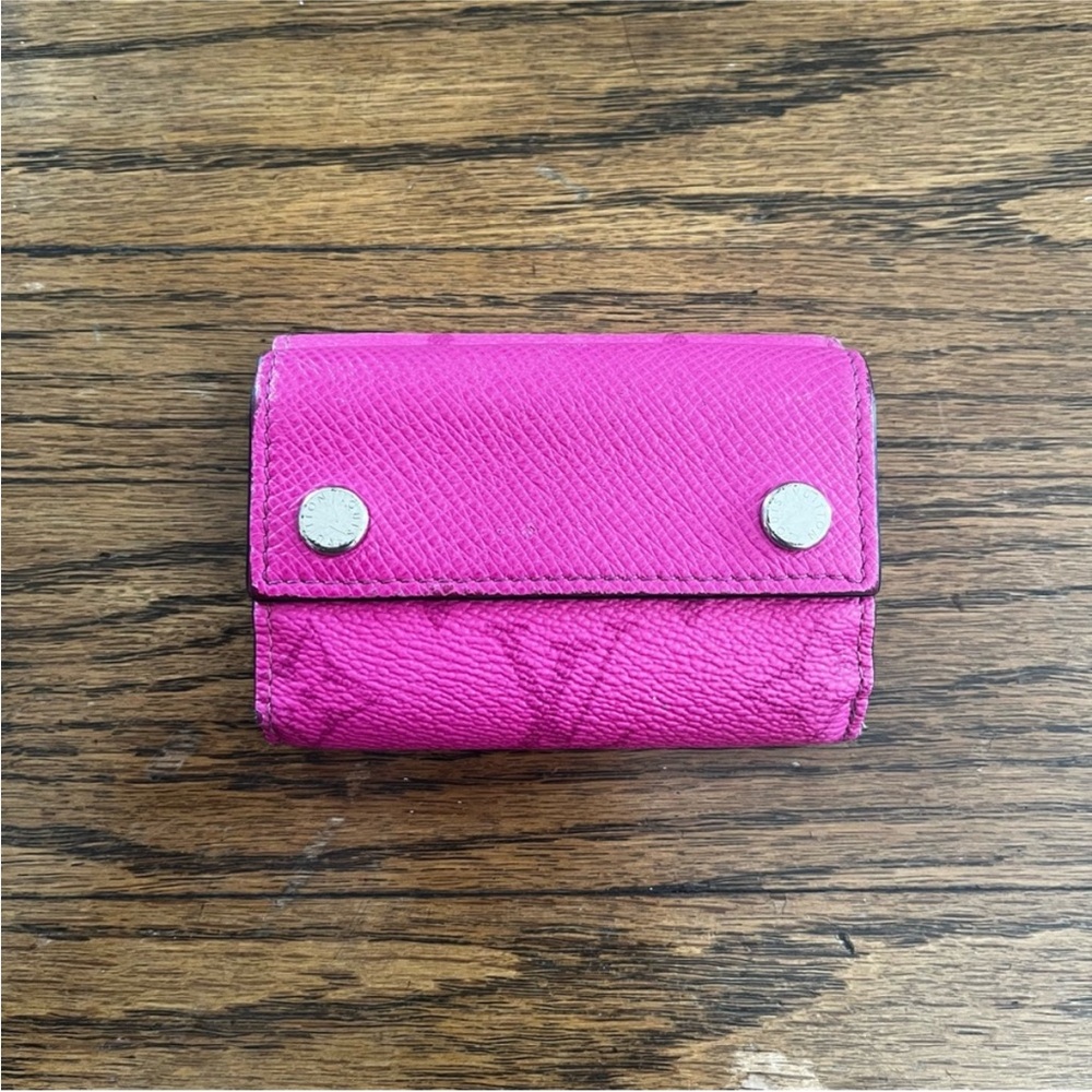 Louis Vuitton Taiga Rama Discovery Compact Wallet in a stunning hot pink color - Picture 9 of 9